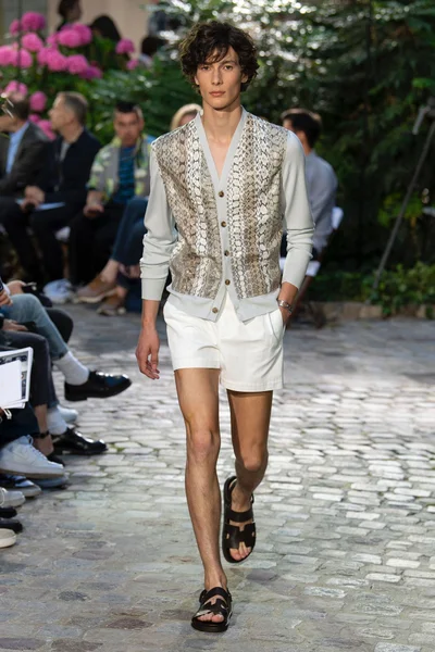 Look 39
